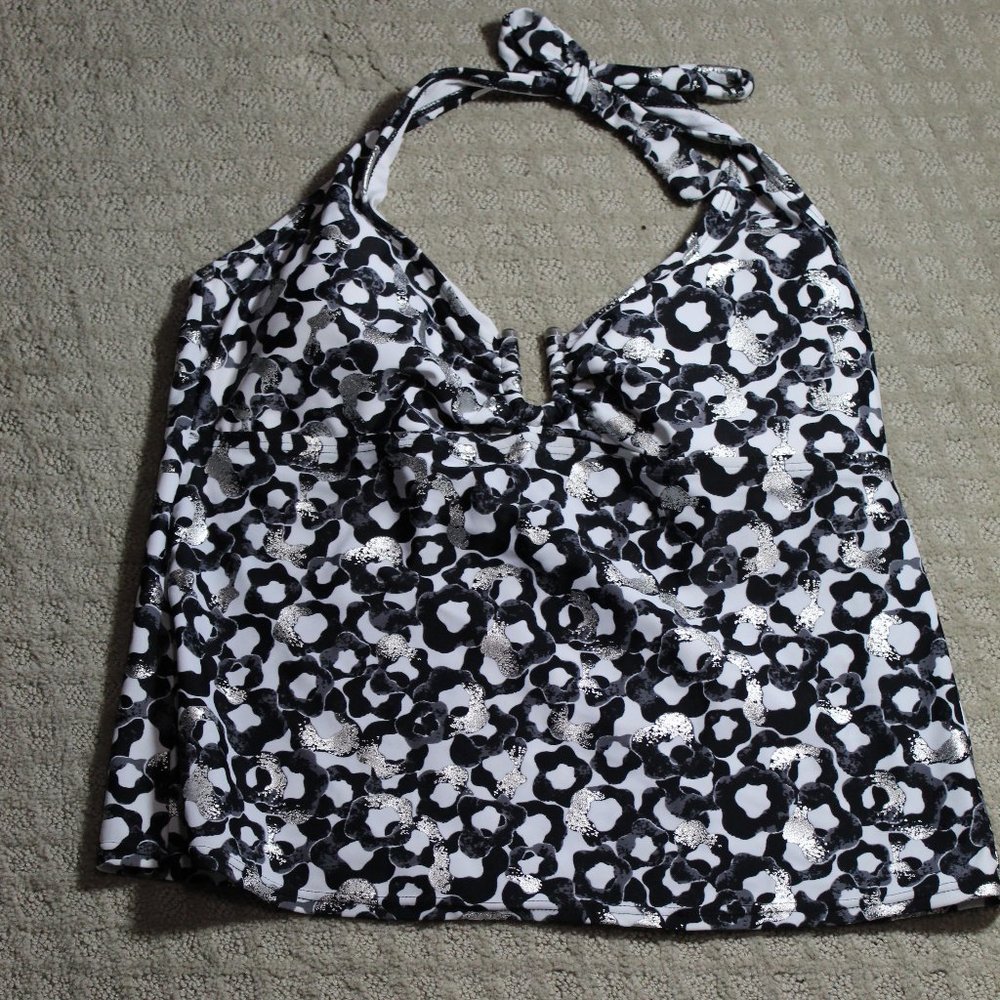 Daisy Fuentes Size 16 Black, White and Silver Tankini Top